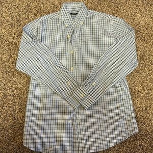 Men’s Izod button down long sleeve shirt.